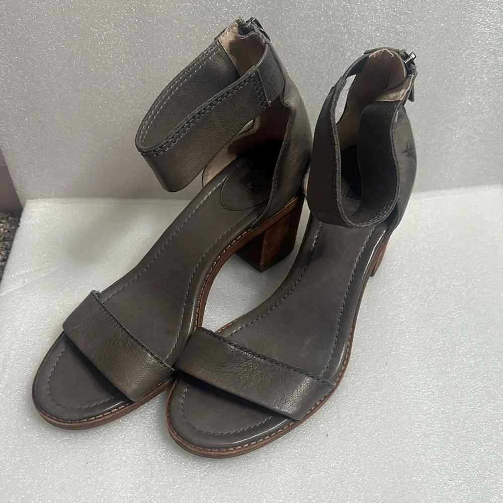 Frye brielle Elegant Gray Leather Women's Sandals size 10 comfortable